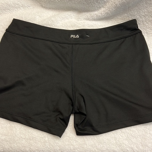 NWOT FILA WORKOUT SHORTS SIZE M - Picture 5 of 7